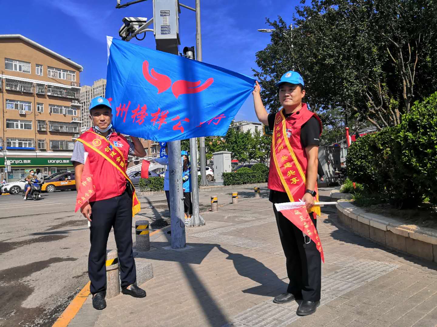 <strong>小鸡鸡插进屁股啊啊啊</strong>